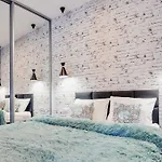 Апартаменты Tartaczna Old Town *